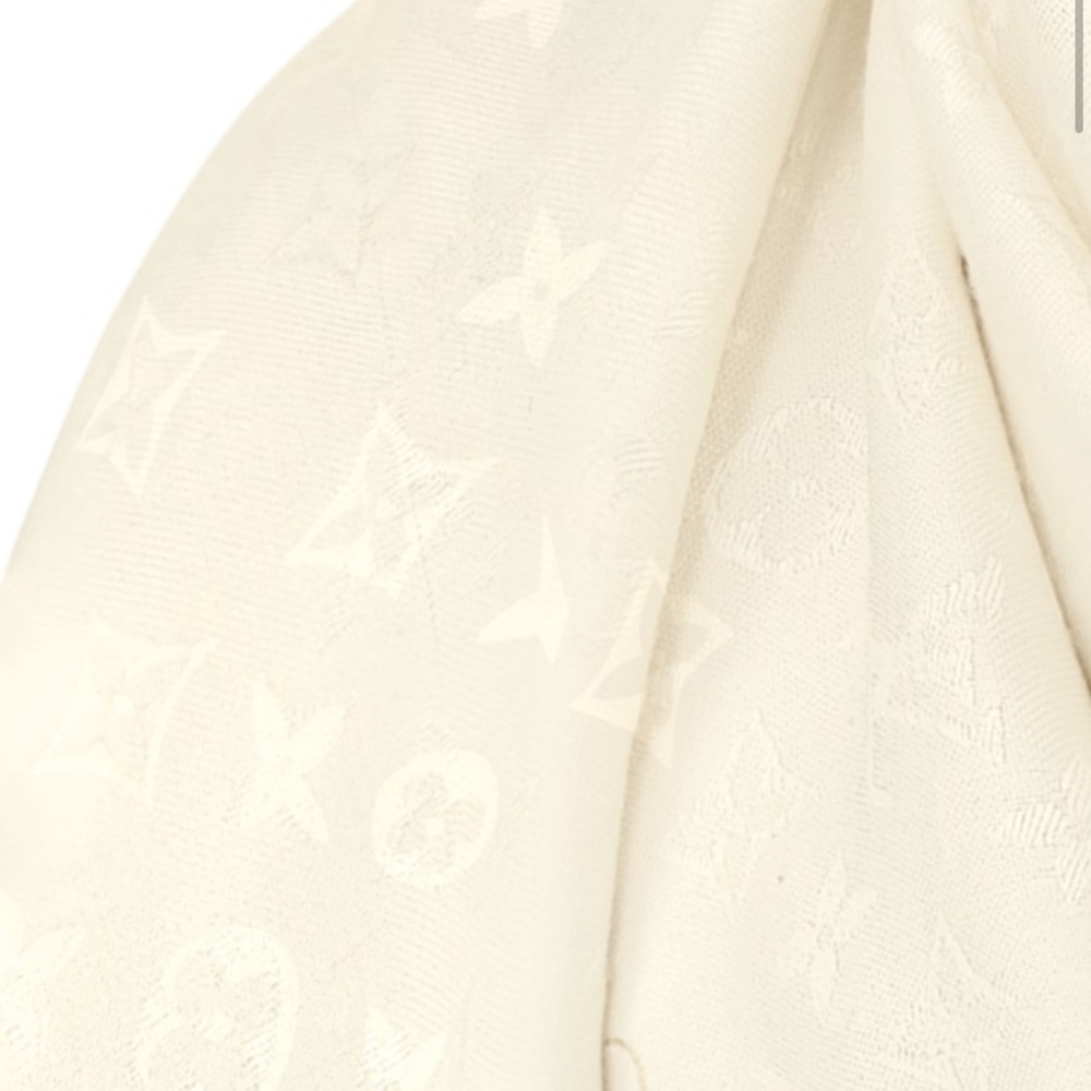 Beautiful Louis Vuitton monogram scarf